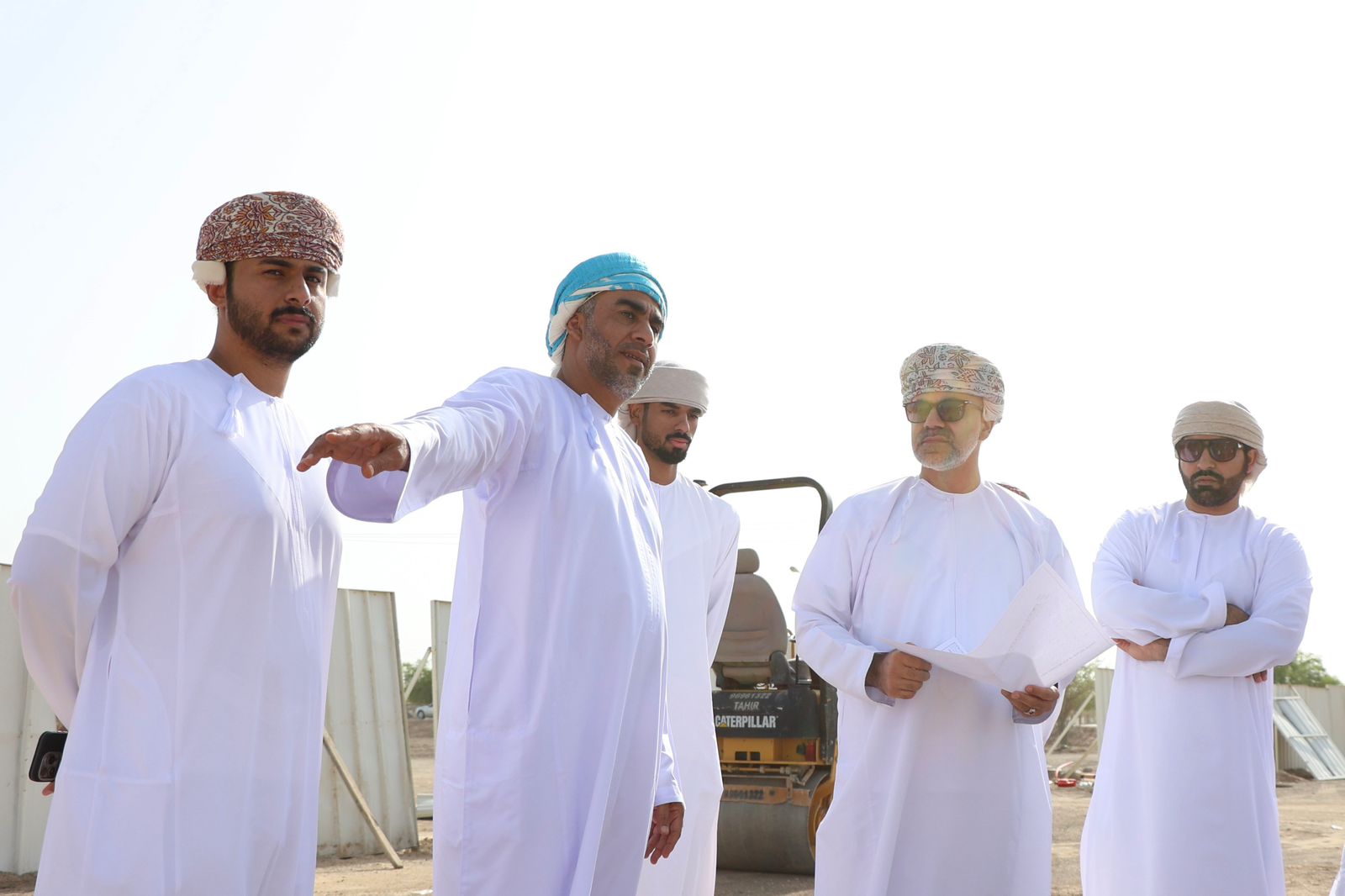 محافظ البريمي يطّلع على المشاريع الجاري تنفيذها